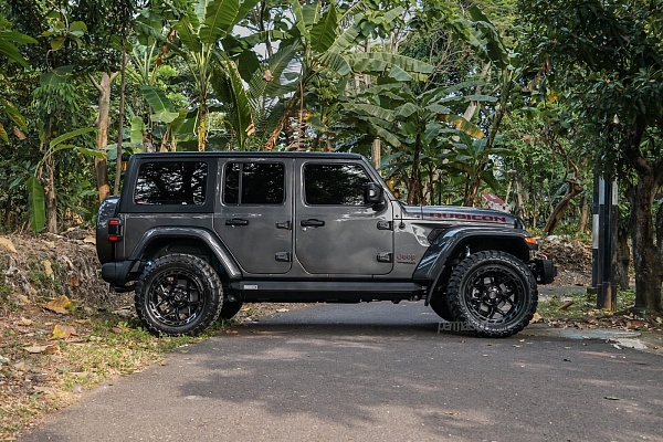 Фото дисков 4PLAY 4P55 Черный глянец на Jeep Wrangler IV (JL)