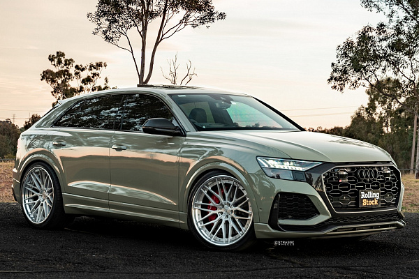 Фото дисков Strasse Wheels SV10M Deep Concave FS Глянцевый лак на Audi Q8