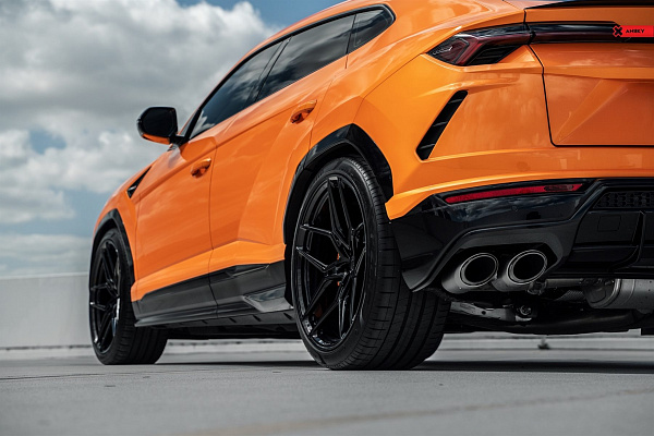 Фото дисков Anrky S1-X4 Черный глянец на Lamborghini Urus