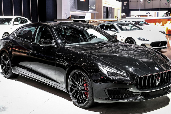 Фото дисков Maserati TRITONE Черный глянец на Maserati Quattroporte VI