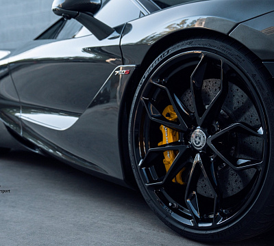 Фото дисков HRE P201 на McLaren 720S