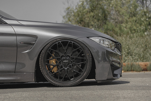 Фото дисков Rotiform SGN Черный сатин на BMW 4/M4 (F32/F82)