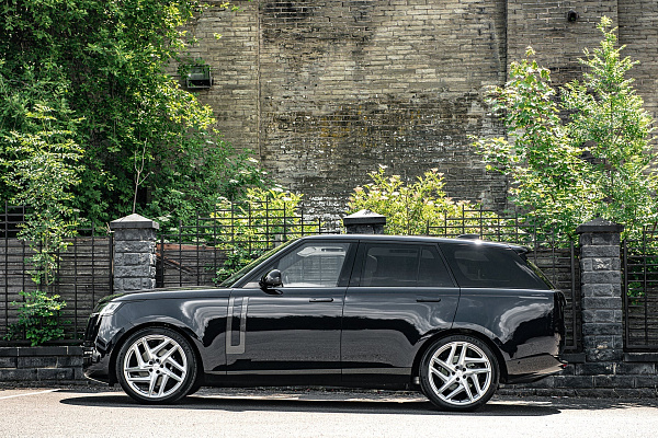Фото дисков Kahn Type 52 RS Сатиновый лак на Range Rover V