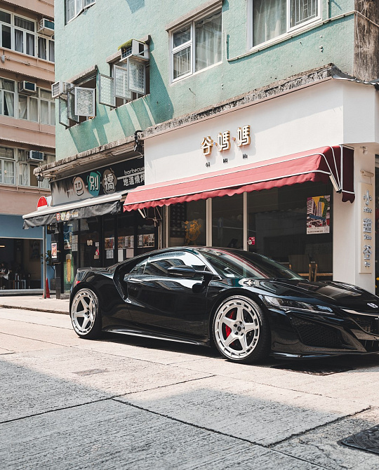 Фото дисков TR05 AERO1 Сатиновый лак на Acura NSX II