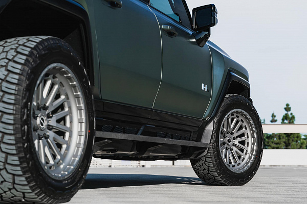 Фото дисков Brixton Forged BX03-M Матовый графит на GMC Hummer EV