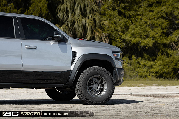 Фото дисков BC Forged TD01 Матовый графит на Ram 1500 V