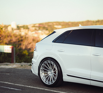 Фото дисков Strasse Wheels SV15FF Deep Concave Duoblock на Audi Q8