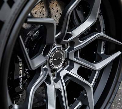 Фото дисков Brixton Forged PF9 на McLaren 600