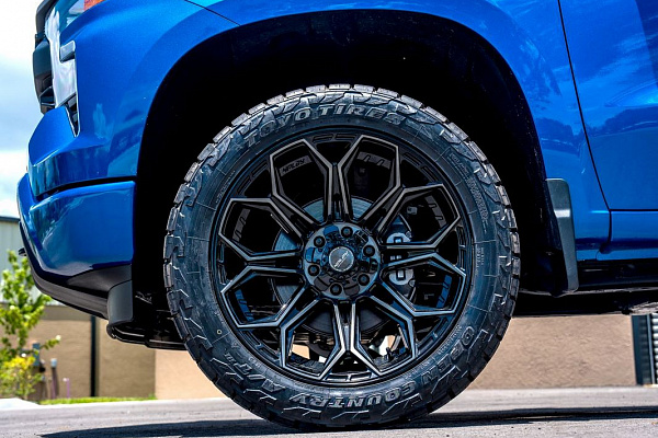 Фото дисков 4PLAY 4P83 Черный глянец на Chevrolet Silverado IV