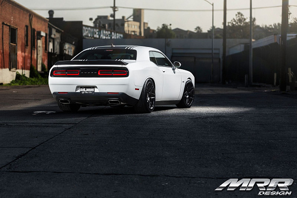 Фото дисков MRR FS01 Черный глянец на Dodge Challenger III
