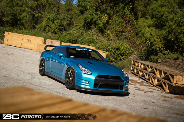 Фото дисков BC Forged HCS02 Глянцевая бронза на Nissan GT-R