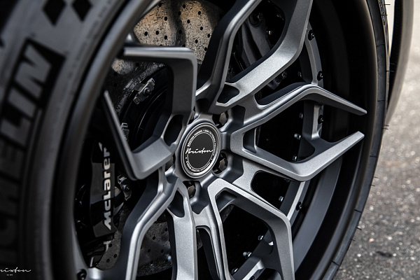 Фото дисков Brixton Forged PF9 Сатиновый графит на McLaren 600