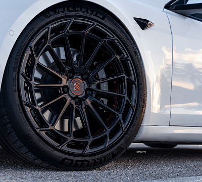 Фото дисков Strasse Wheels SV15FF Deep Concave Duoblock на Tesla Model S