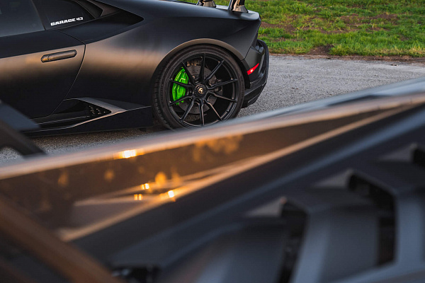 Фото дисков HRE P104SC Черный сатин на Lamborghini Huracan
