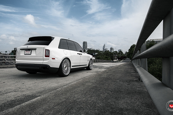 Фото дисков Vossen S17-14 (3-Piece) Глянцевый лак на Rolls-Royce Cullinan
