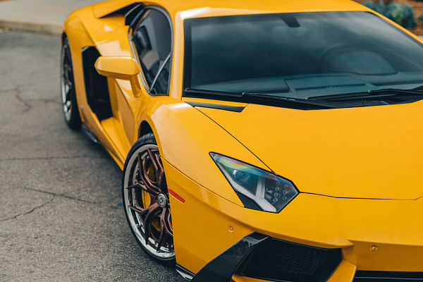 Фото дисков HRE S111SC Сатиновая темная медь на Lamborghini Aventador