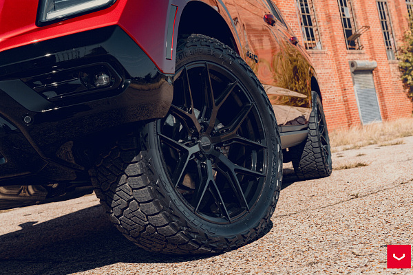Фото дисков Vossen HF6-4 Черный глянец на GMC Yukon V