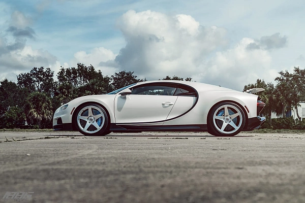 Фото дисков 1886 Wheels S005 Сатиновый лак на Bugatti Chiron
