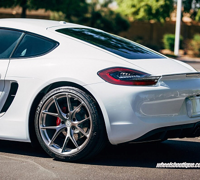 Фото дисков HRE P101 на Porsche Cayman II