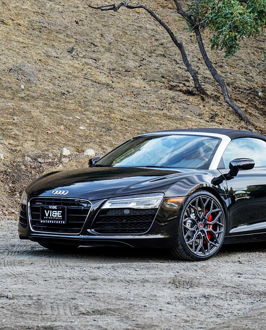 Фото дисков S17-01 Глянцевый графит на Audi R8 (Typ 42)