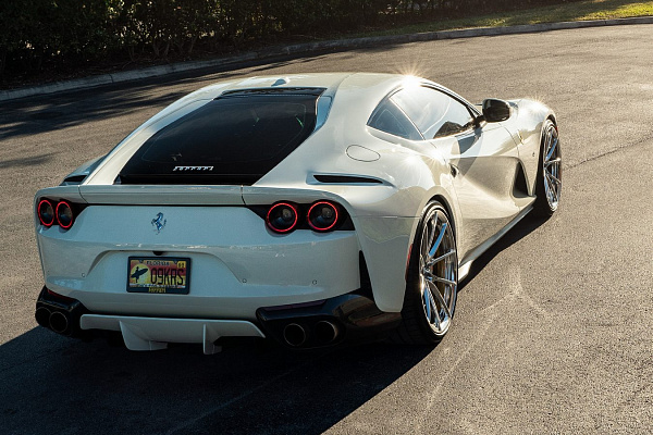 Фото дисков Anrky AN12 Полированный лак на Ferrari 812