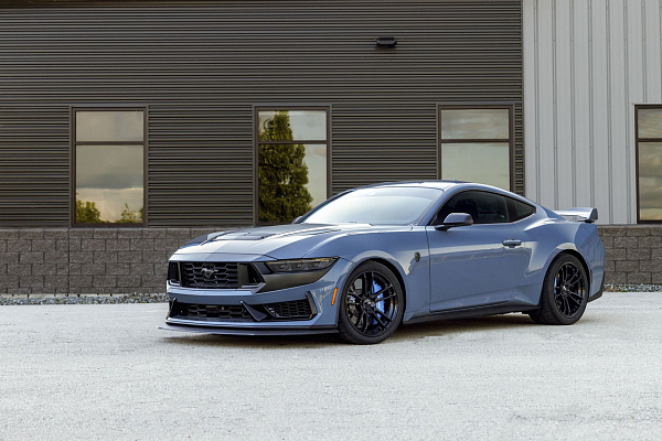 Фото дисков American Racing MACH FIVE Черный глянец на Ford Mustang VII