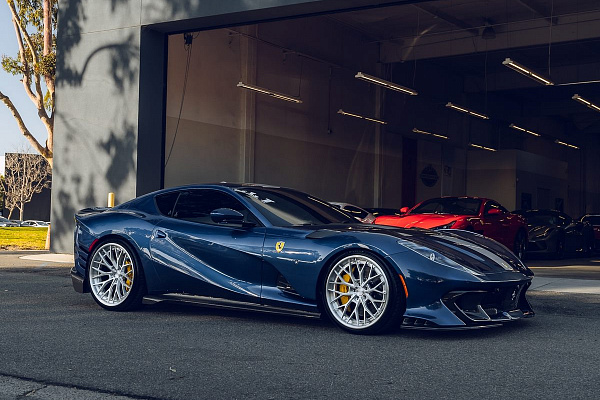 Фото дисков Anrky AN30 Глянцевый лак на Ferrari 812