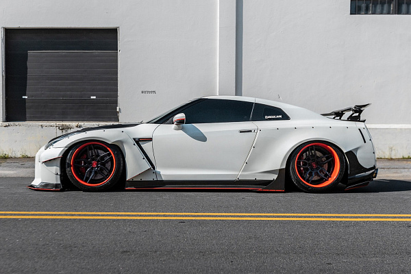 Фото дисков Strasse Wheels SV4 Deep Concave FS Другой цвет на Nissan GT-R