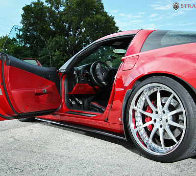 Фото дисков Strasse Wheels R10 Signature на Chevrolet Corvette C6