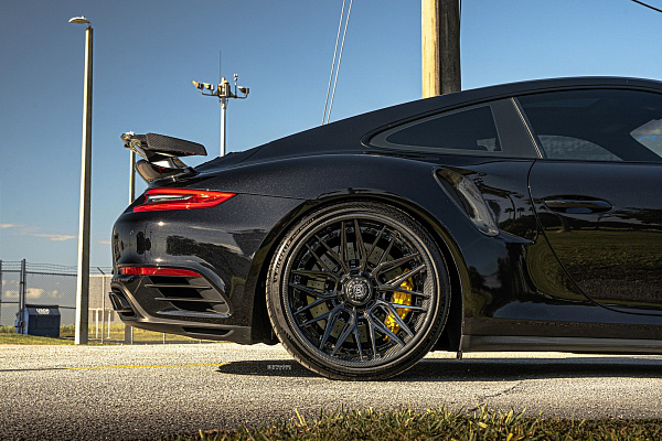Фото дисков Strasse Wheels SV10M-RS Deep Concave FS Другой цвет на Porsche 911 VII