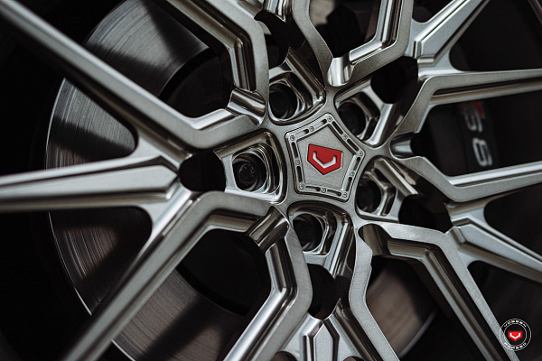Фото дисков Vossen ML-X3 Глянцевый тонированный лак на Audi A/S 8 (D4)