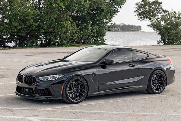 Фото дисков Strasse Wheels SB1 Deep Concave Duoblock Черный глянец на BMW 8/M8