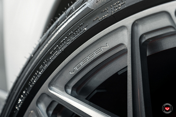 Фото дисков Vossen S17-01 Глянцевый тонированный лак на Range Rover IV
