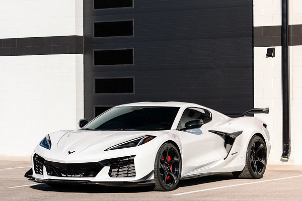Фото дисков Anrky XR-105 Черный глянец на Chevrolet Corvette C8