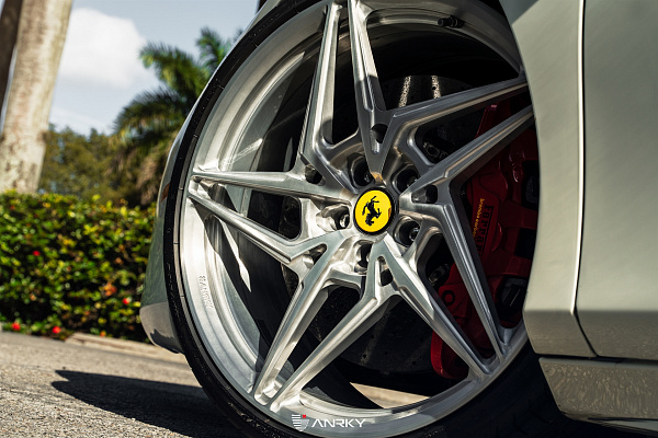 Фото дисков Anrky S1-X3 Глянцевый лак на Ferrari 488