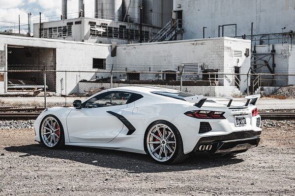Фото дисков Brixton Forged R11-R Глянцевый лак на Chevrolet Corvette C8