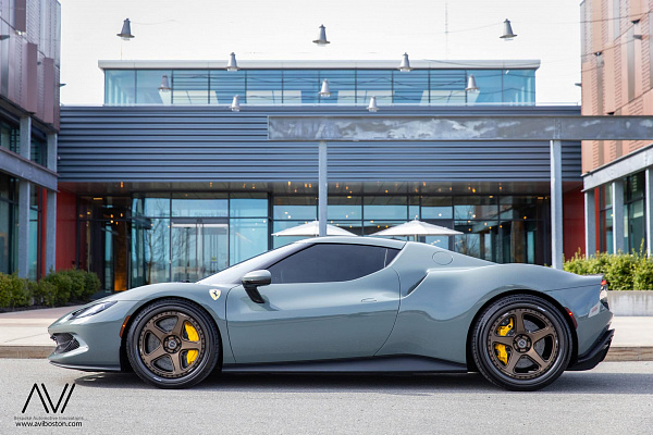 Фото дисков Brixton Forged TR05 Сатиновая бронза на Ferrari 296