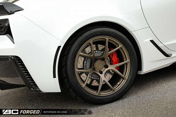 Фото дисков BC Forged RZ05 Сатиновая бронза на Chevrolet Corvette C7