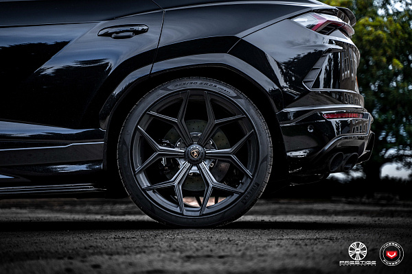 Фото дисков NOVITEC NL4 Черный сатин на Lamborghini Urus