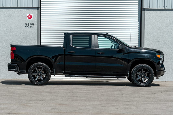 Фото дисков 4PLAY 4P63 Черный глянец на Chevrolet Silverado IV