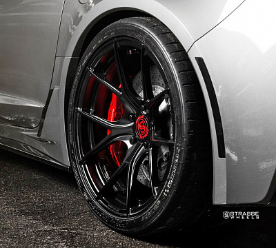 Фото дисков Strasse Wheels SM5R Deep Concave Monoblock на Chevrolet Corvette C7