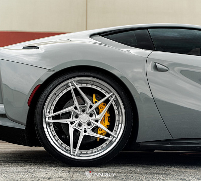 Фото дисков Anrky S3-X3 на Ferrari 812