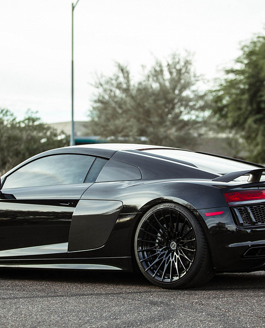 Фото дисков HS1 Черный глянец на Audi R8 (4S)
