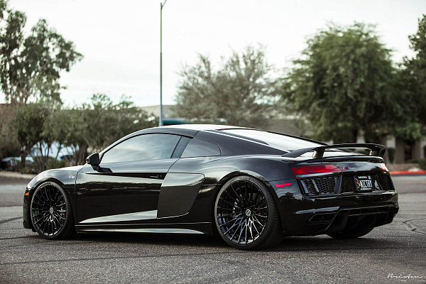 Фото дисков Brixton Forged HS1 Черный глянец на Audi R8 (4S)