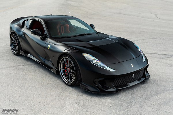 Фото дисков 1886 Wheels G010 Глянцевый темный лак на Ferrari 812