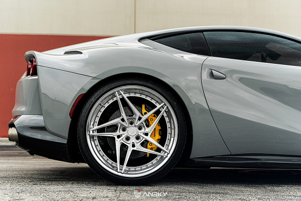 Фото дисков Anrky S3-X3 Глянцевый лак на Ferrari 812