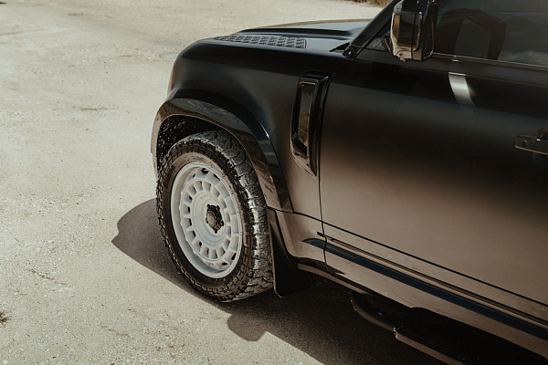 Фото дисков Black Rhino AWOL Белый сатин на Land Rover Defender II