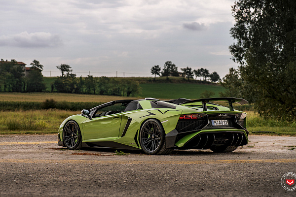 Фото дисков Vossen M-X6 Черный глянец на Lamborghini Aventador