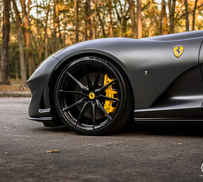 Фото дисков Vossen EVO-2 на Ferrari 812