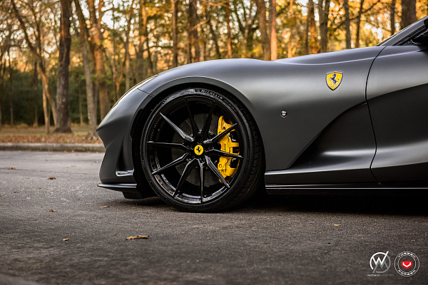 Фото дисков Vossen EVO-2 Черный глянец на Ferrari 812